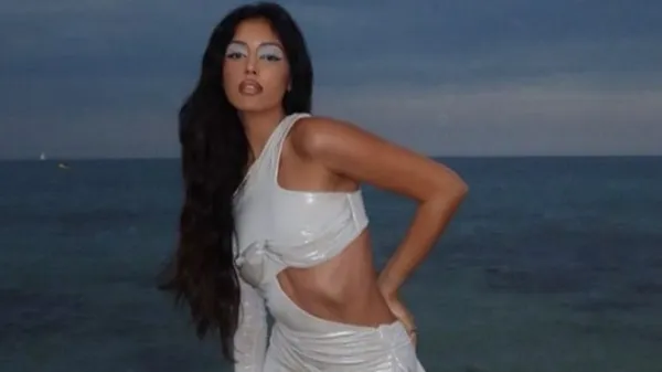 Кохана одноклубника Миколенка осліпила фанатів, показуючи себе у всій красі