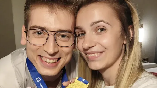 Сценарій роману від волейболіста: вона перехопила його погляд в автобусі, а він почав "розслідування" у Facebook