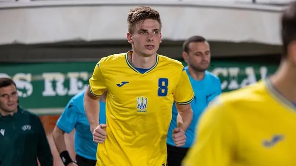 "Щасливий, коли ти поруч": гравець збірної України шаленіє від довгоногої Miss Aura