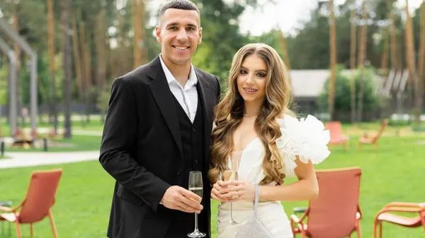 Воротар Динамо зробив пропозицію коханій – пару привітав зірка АПЛ