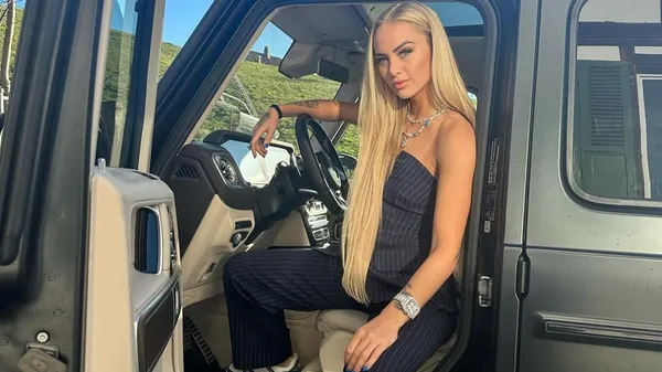 Алиша Леманн брутально очаровывает – секс-символ женской АПЛ в шикарном образе