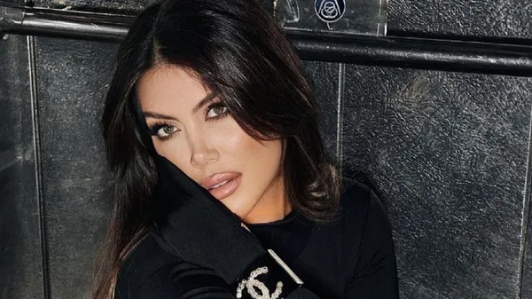 Ванда Нара приголомшила Ікарді неосяжним декольте – гарячі фото