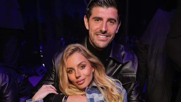 Беременная жена Куртуа скучает по стройным ножкам