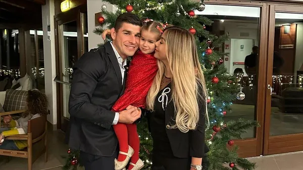 Бокали, котик і вогники в очах – романтичний настрій від подружжя Маліновських із сонячної Італії