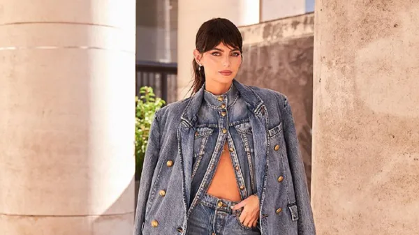 Келли Пике в эпатажном образе – возлюбленная автогонщика "забыла" бюстгальтер