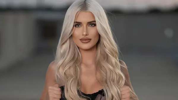 Найсексуальніша зірка боксерських шоу засвітила апетитні сідниці – дуже гарячі фото