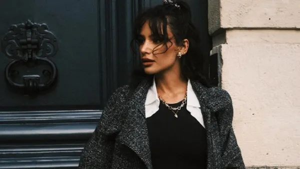 Гаряча донька легенди Челсі ввела фанатів у шок, одягнувши рушник на оголене тіло