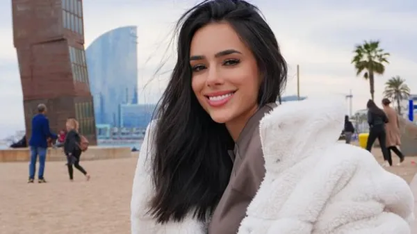 Колишня любка Неймара підкорює світ з маленькою копією