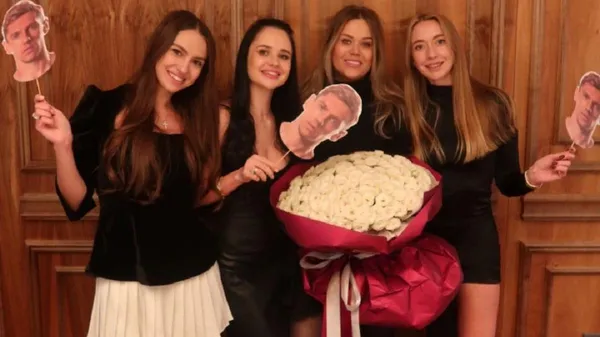 Дружини зірок Динамо спокушають звабливими танцями – оригінальне привітання коханої Гармаша