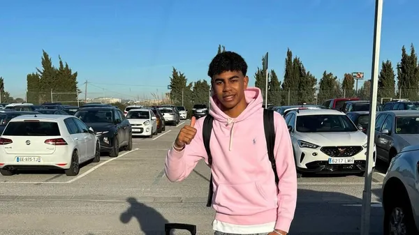 "Заберіть в нього телефон": нова зірка Барселони заполонив Тікток своїми дивними дописами