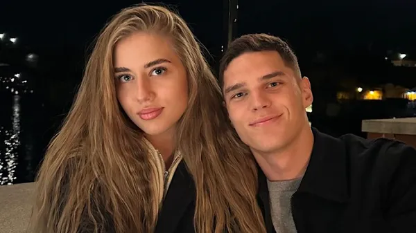 "Кохай мене ще дужче...": Судаков проїхався нічним Києвом під музичний супровід дружини