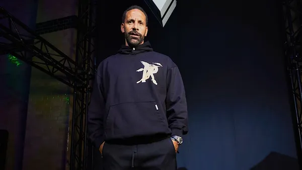 Легенда Манчестер Юнайтед опинився в одному літаку з фанами Арсенала – йому довелося відбиватися