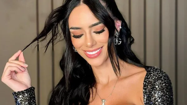 Колишня Неймара ніжиться в басейні у компанії найрідніших – миле відео