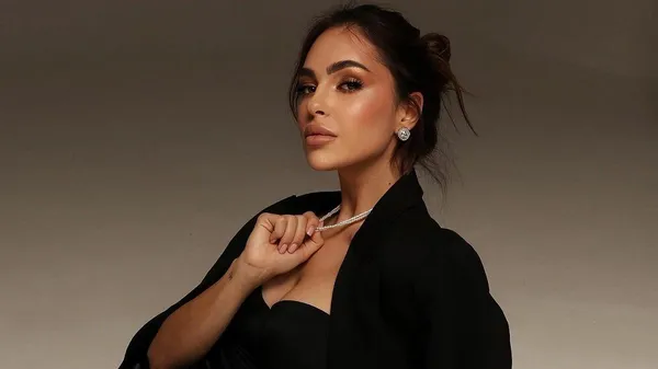 "100 лет этого не делала": дочь Шацких очаровывает фигурой и улыбкой