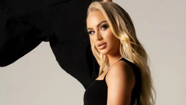 Секс-символ англійського футболу провела тренування в спеку і висунула язик – сексуальні кадри