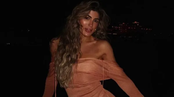 Ефектна друга половинка одноклубника Зінченка дражнить підписниць екстравагантними кадрами