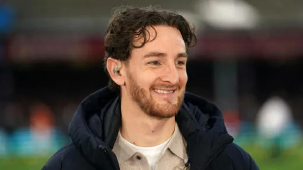 Капітан Лутона пережив зупинку серця після матчу та показав дефібрилятор в грудній клітці