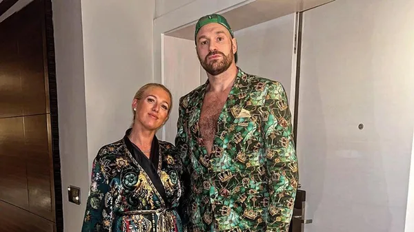 "Мое тело дрожало": жена Фьюри высказалась после травмы любимого