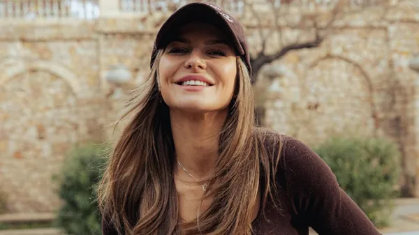 "Один день в Барселоні": любка Лєвандовскі засвітила хижу усмішку та ідеальне тіло