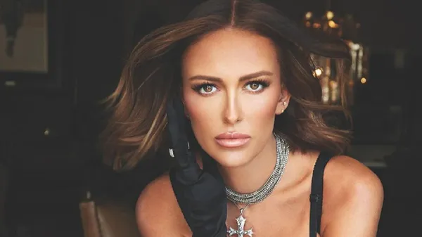 Дочь легендарного хоккеиста взорвала соцсети пышным бюстом и идеальными ножками