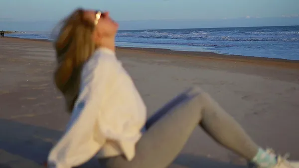 "Насолоджуюсь кожним ранком тут": Рижикова прогулялася узбережжям Атлантичного океану – відео