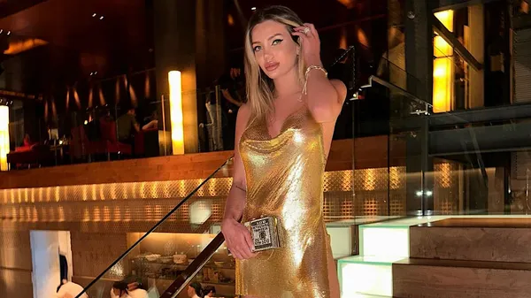 Відома тенісистка Янчук хизується формами у вишуканій сукні