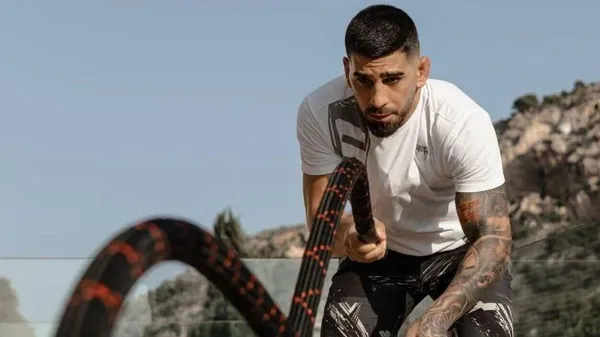 Найбільший секрет непереможного бійця UFC: Топурія розповів, чому випиває мінімум півлітра червоного вина у четвер