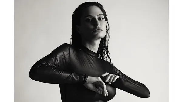 Така мокра білизна, що видно абсолютно все: відверта фотосесія від зіркової фітнес-тренерки