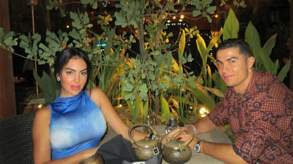 О-ЛЯ-ЛЯ: Роналду с дамой вырвался на парную тренировку💥