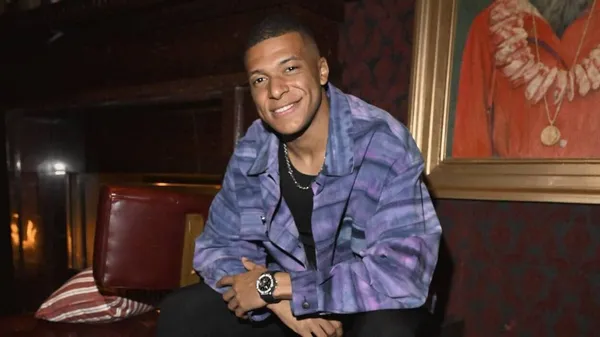 Мбаппе начал следить за известной испанской певицей: по сети уже ходят слухи