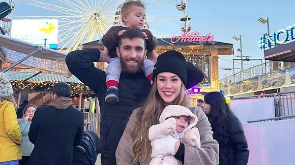 Дружина екс-голкіпера Арсенала була чирлідеркою в НФЛ, а тепер шаленіє від АПЛ і знімається у документальних фільмах