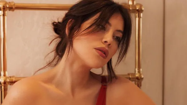 "Звір спіймає": Ванда Нара випустила спекотний трек – у кліпі сексапільне вбрання та чоловіки