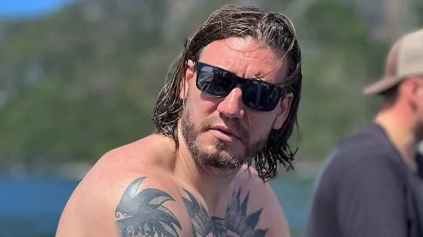 Відомого футболіста залишила дівчина через втрату 7 мільйонів – він розкачався так, що рідна мама не впізнає