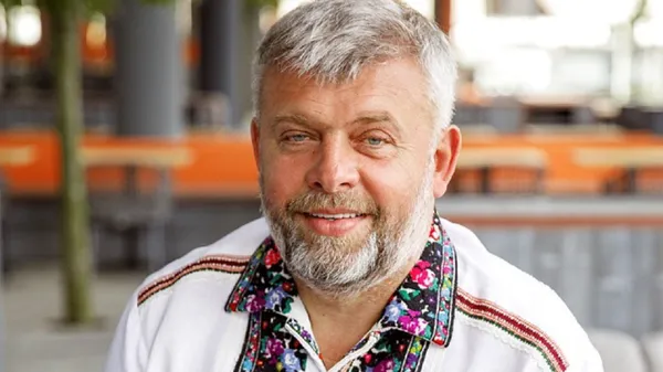 "Спасибо Бозиньке за каждую минуту прожитую с тобой": Козловский посвятил романтическую серенаду известной певице