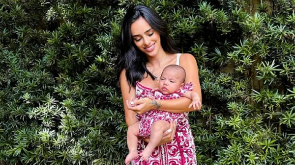 "Маві прийшла, щоб доповнити життя": колишня Неймара позує перед камерою з донечкою