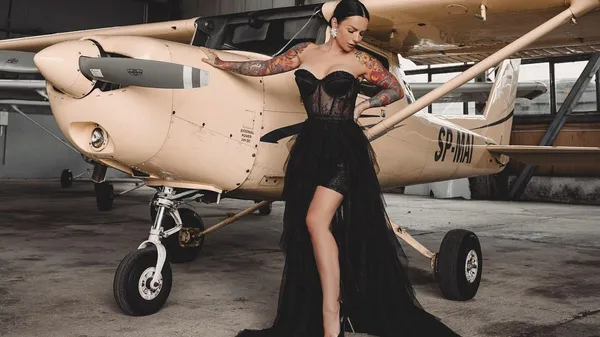 Версія Кардашян – дівчина відомого бійця збожеволіла, одягнувшись у повністю прозорий костюм