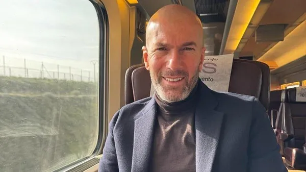 Легендарний Зідан щасливий бути поряд з сином – фото дня