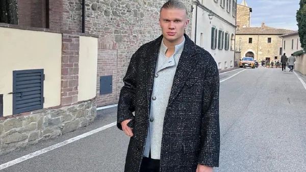 Холанд опублікував зворушливе фото бабусі, яка померла у будинку престарілих