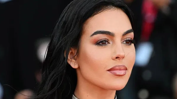 "Розкішна королева": обраниця Роналду – неабияка красуня