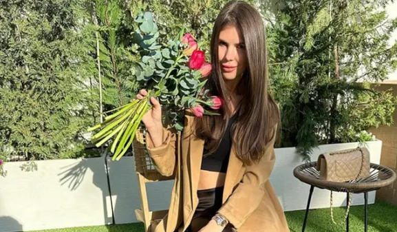 Жена тренера Реброва публично призналась, кто ей дарит цветы и юбку – это не любимый