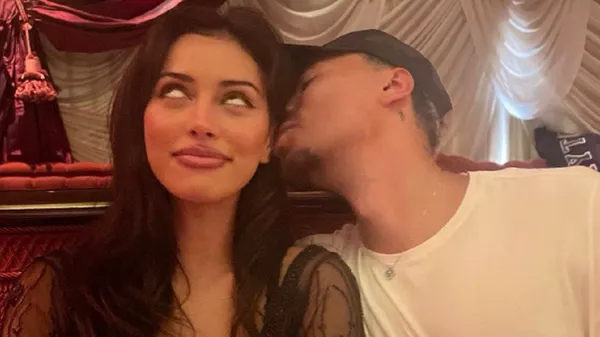 Пасія партнера Миколенка похизувалась світлинами з коханим і встромила ніж одиноким