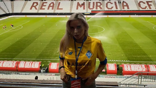 Дівчина Волошина позує в еротичній білизні – видно практично все