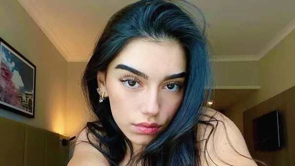 Гаряча італійка зняла екіпірування і показала свої принади: "Кохана, я помию замість тебе посуд"