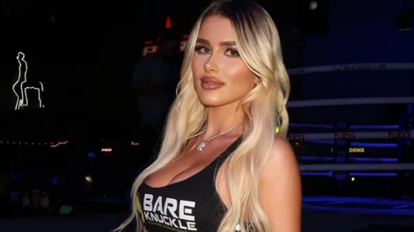 Приголомшлива зірка боксерських шоу засвітила соковиті форми в щасливому місці