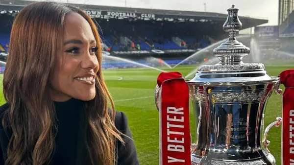 Коментаторка засвітила ідеальний прес на червоній доріжці та запалила з дівчиною на афтепаті