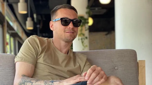 "У Металісті оштрафували на преміальні": Денис Олійник починав зі 100 доларів і слухає Скрябіна