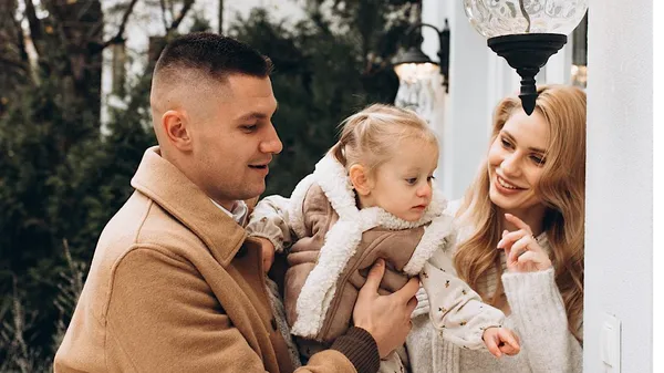 Милота дня: вінгер Шахтаря релаксує з дочкою в елітному готелі – вони давно не бачились