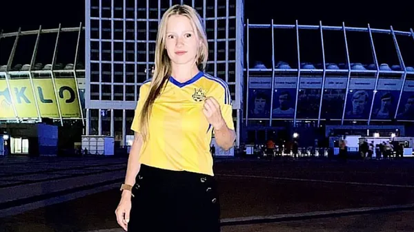 Знається на стилі: українська арбітриня з кожним днем все більше зачаровує футбольних фанатів