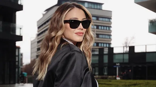 Показала свої форми всім гравцям: футбольна телеведуча любить прозорі деталі в своїх образах – фото