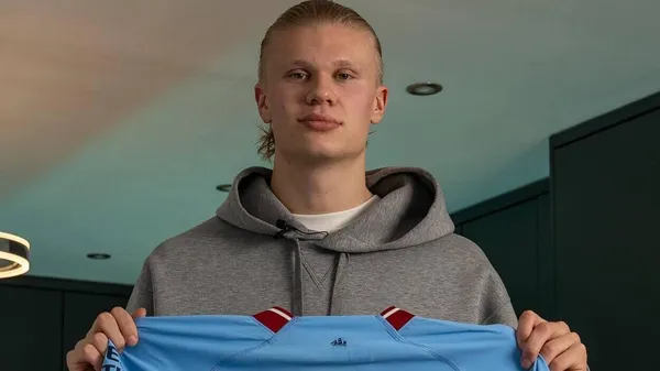 Холанд і його приголомшлива кохана відпочивають в Іспанії: зірка Ман Сіті хоче купити новий маєток